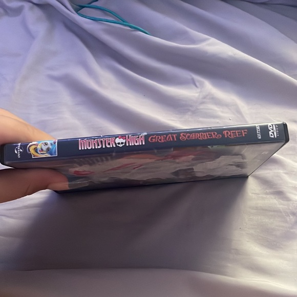 This is the monster high great starrier reef movie and it comes with everything - Picture 2 of 4